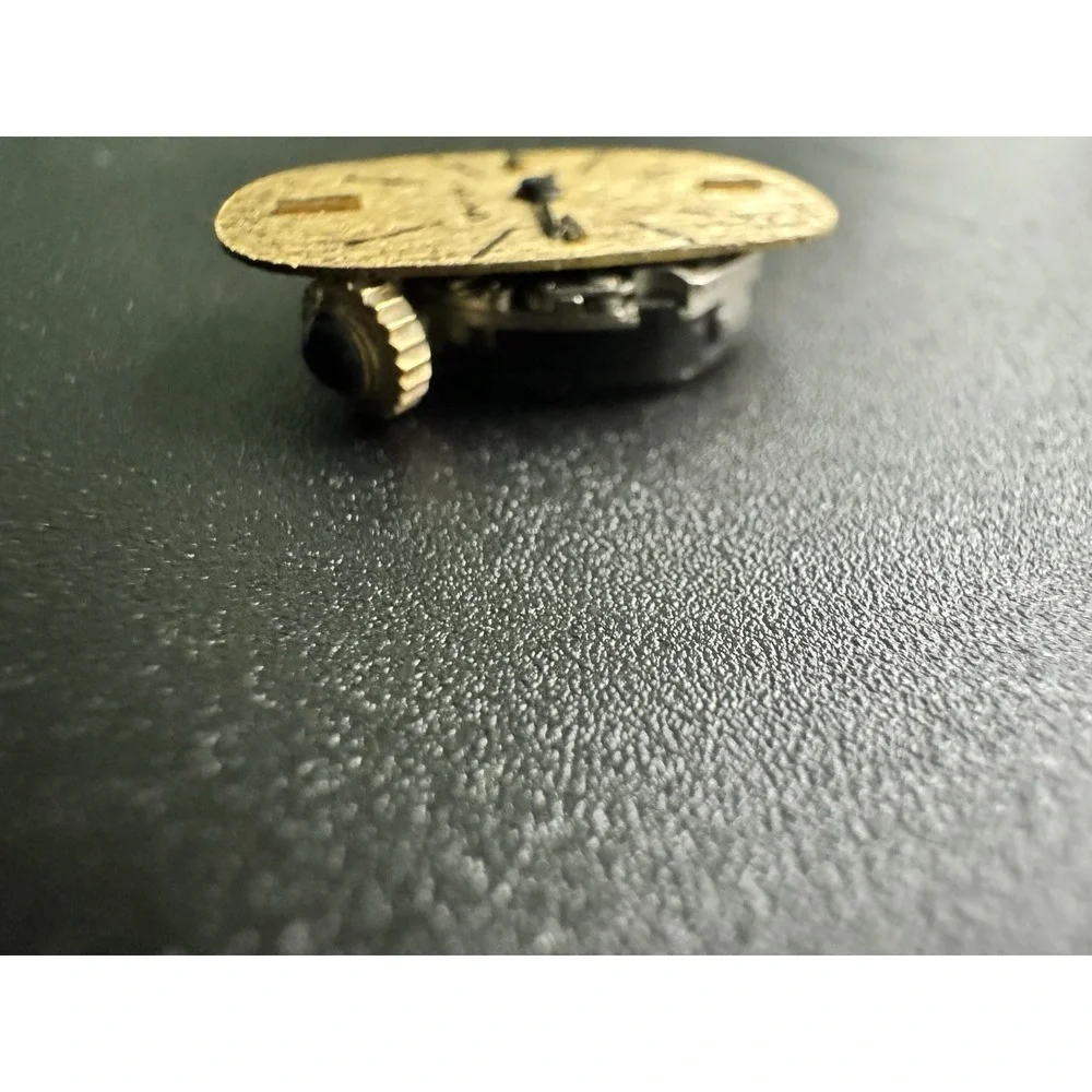 Croton‎ Vintage Oval Watch Movement Gold Linen Dial Parts Repair 6620 Untested
